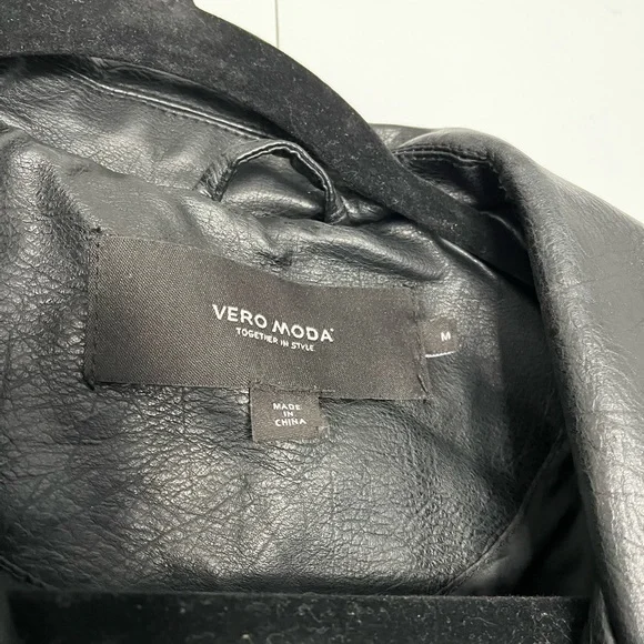 Leather jacket - Picture 3 of 5